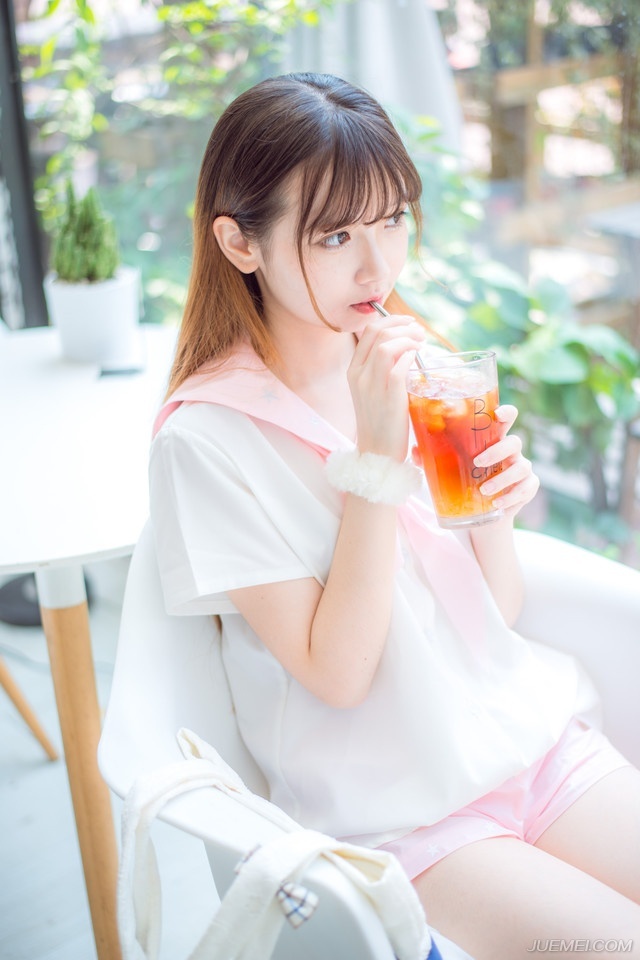 让珊瑚远离惊涛骇浪的侵蚀吗?那无异是将它们的美丽葬送。